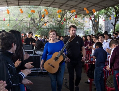 Guitarra, gira y cultura